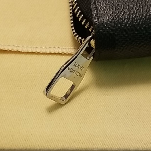 Authentic Louis Vuitton Zippy Wallet Vertical - Picture 4 of 4
